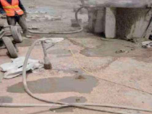 寒亭水泥混凝土路面板底注浆技术 路面脱空注浆整治方案